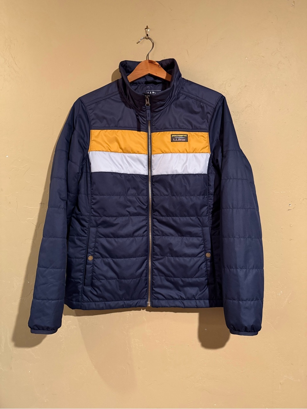 L.L Bean Mountain Classic Puffer Jacket Women's Size Medium